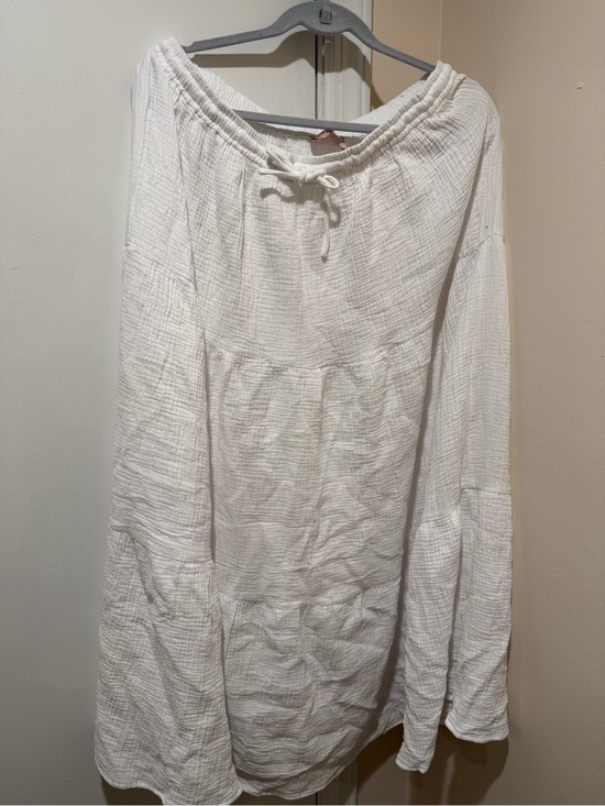 Philosophy Dresses & Skirts - Philosophy Women’s Lightweight White skirt